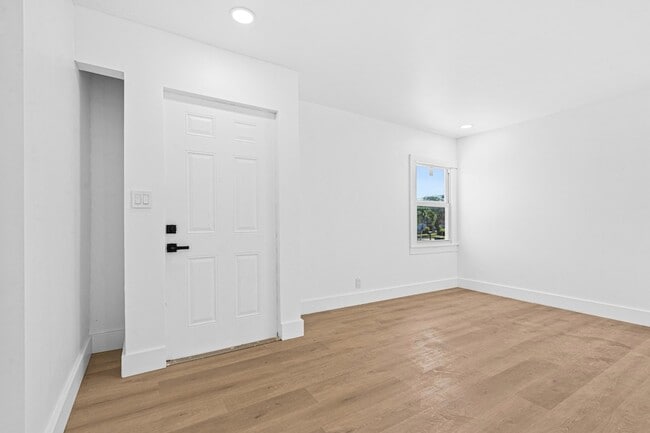 Photo - 230 SW 6th Ave
