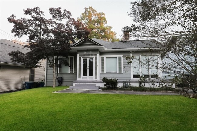 Building Photo - 916 Greenwood Ave NE Unit B