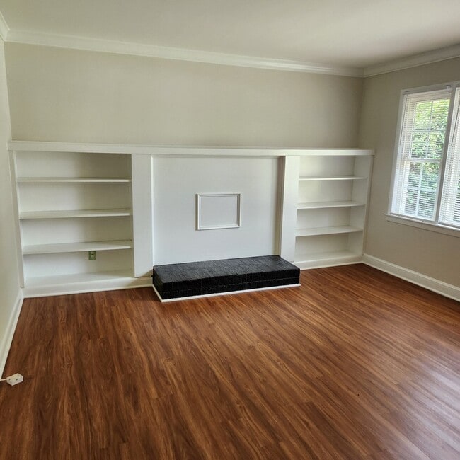 Photo - 6 N Gaywood Dr