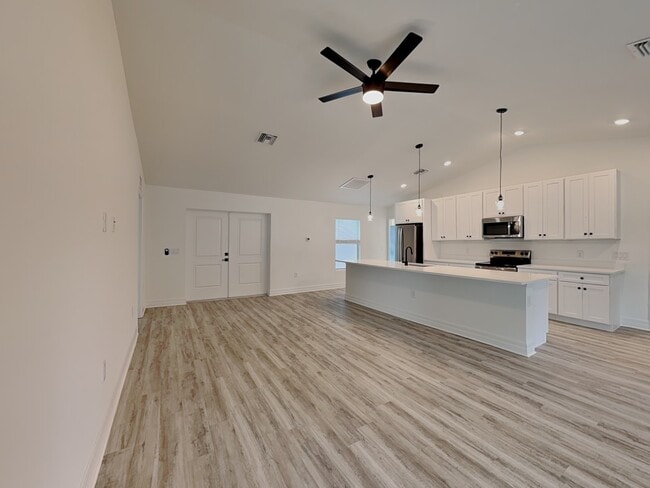 Building Photo - 220 NE 31st Terrace Rental