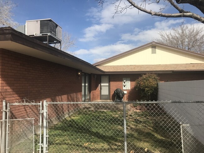 Photo - 840 S 400 E