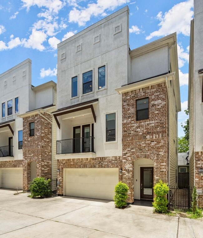 Building Photo - 742 W 24th St Rental