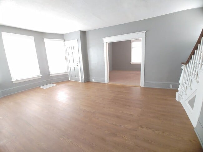 Photo - 2 Bedroom House with Fenced in Yard!