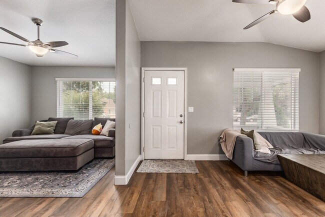 Photo - 857 W 200 S