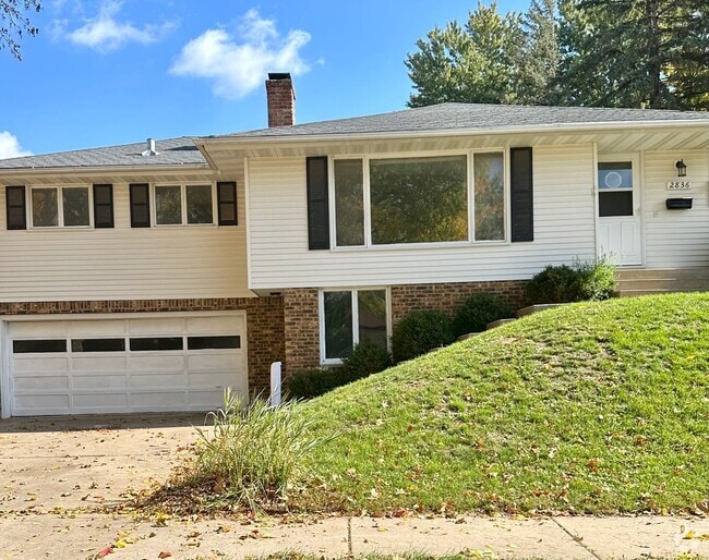 Building Photo - NW, Rochester, House for rent with hardwoo...