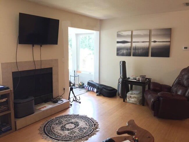 Building Photo - 277 Alexandra Dr Unit 7