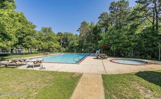 Photo - 1128 Sawmill Rd