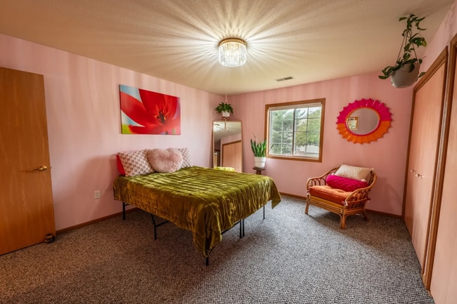 Building Photo - 883 E Loos St Unit 3 Rental