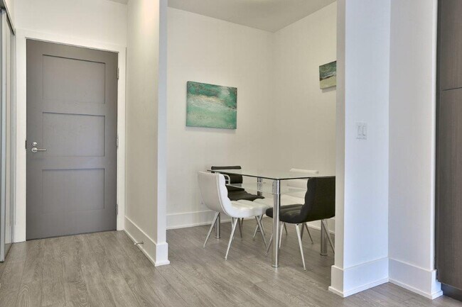 Photo - 325 Front St W Unit ID1022949P