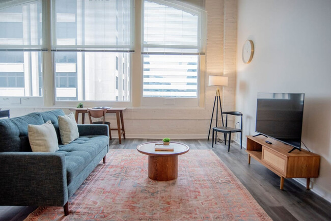 Building Photo - 125 W Market St Rental