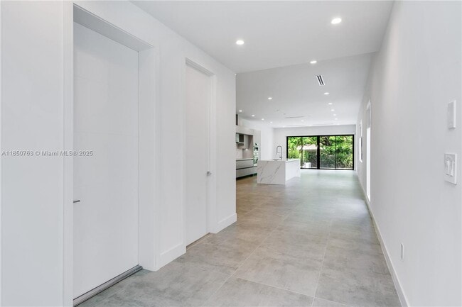 Photo - 2840 SW 32nd Ct