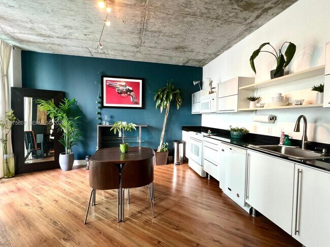 Photo - 690 SW 1st Ct Unidad 1934