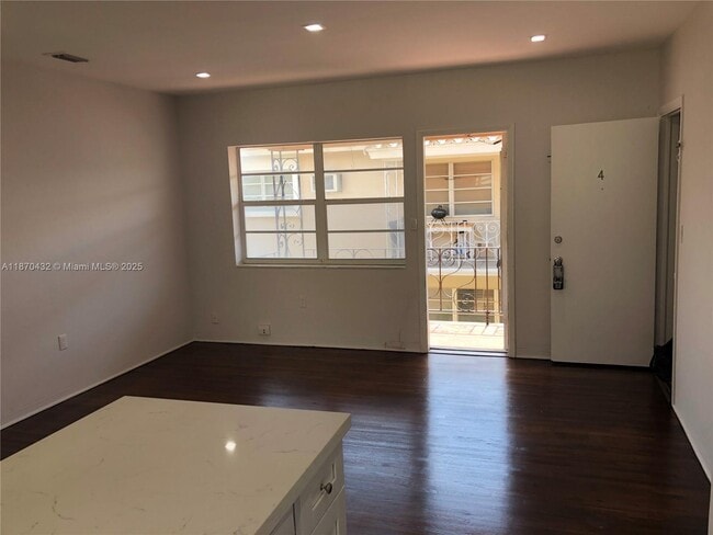 Photo - 110 Zamora Ave Unit #4