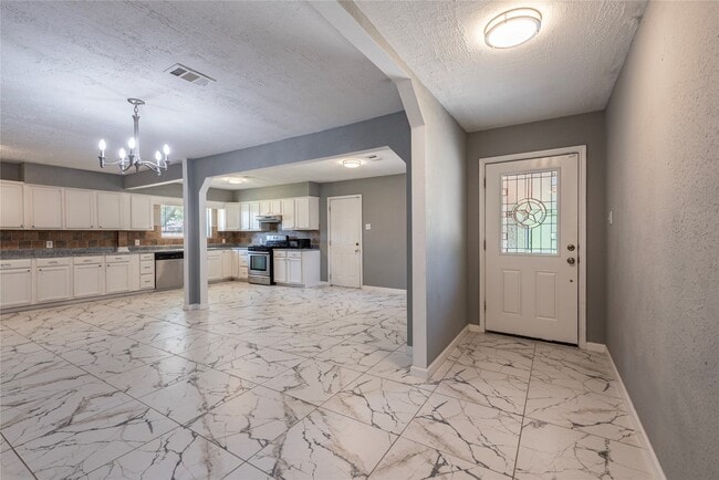 Photo - 2511 Meadow Ln