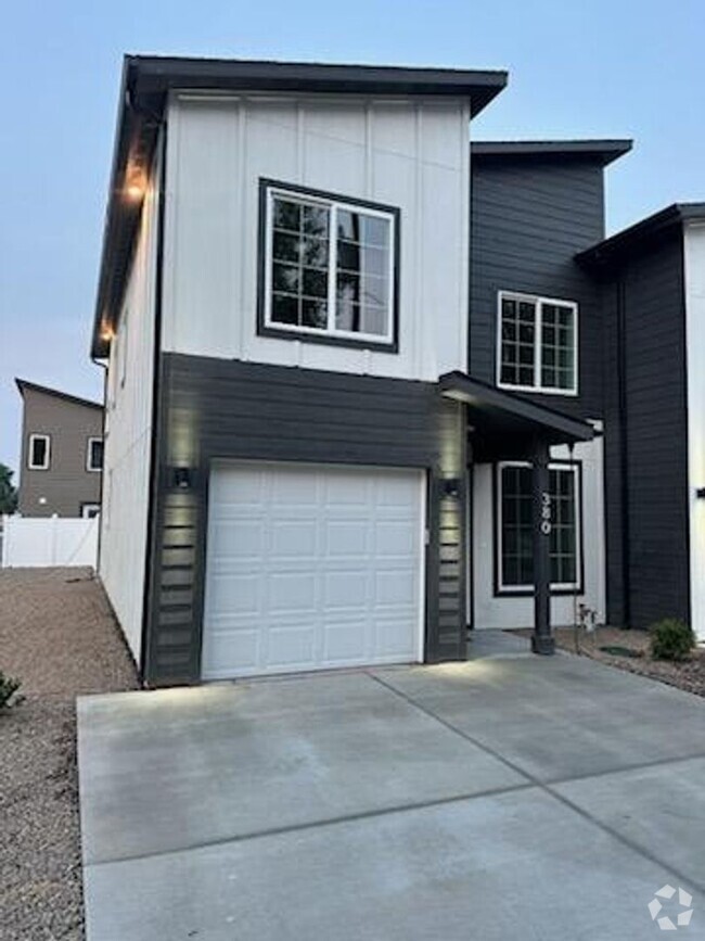 Building Photo - One Month Free Rent - Mountain Home Town HOme Unit 352
