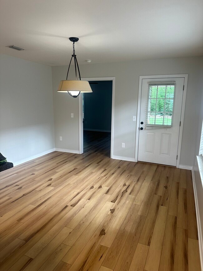 Dining Area - 18643 E Hammond St