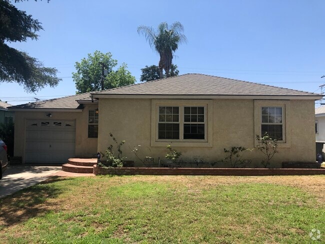 Building Photo - 17800 Hartland St Rental