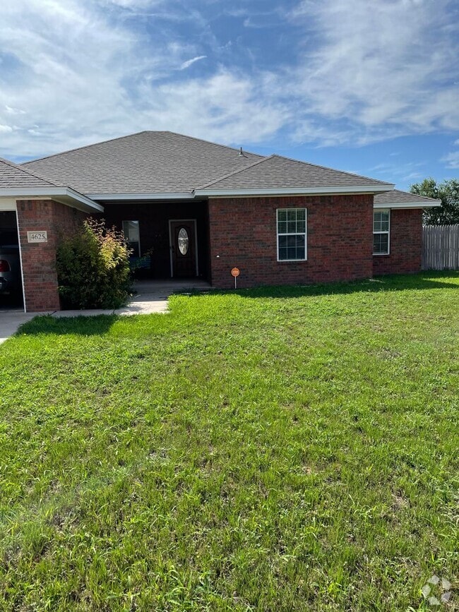 Building Photo - Spacious 4 Bed 2 Bath! Mesa School District! Rental