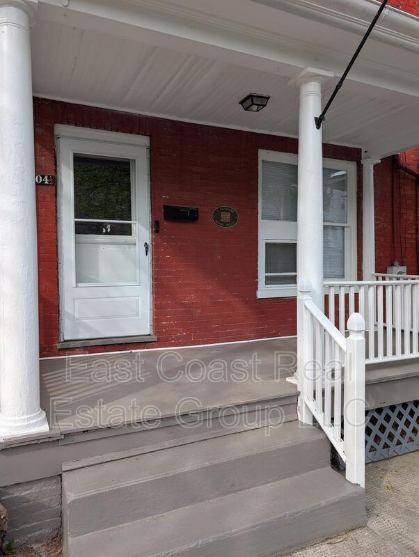 Photo - 304 1/2 W Martin St