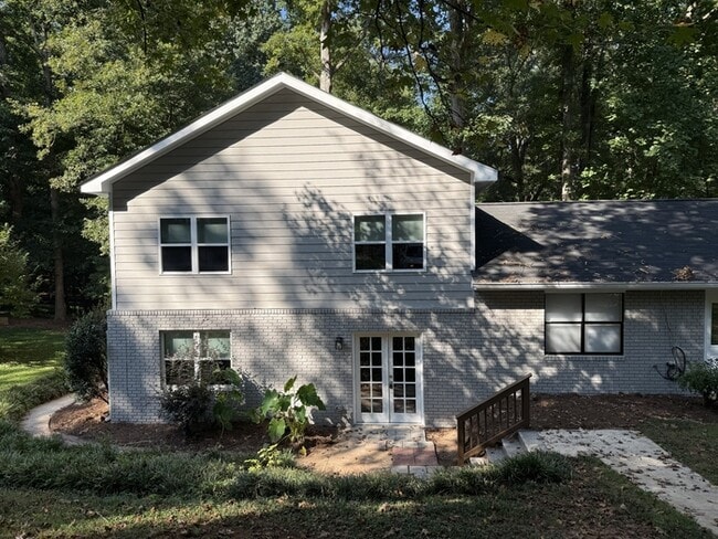 1021 Sourwood Ct