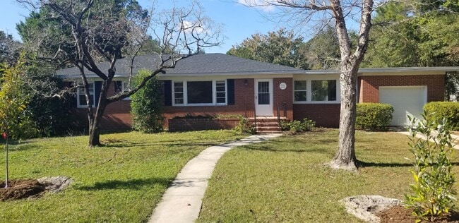 Photo - 211 Oak Leaf Dr House