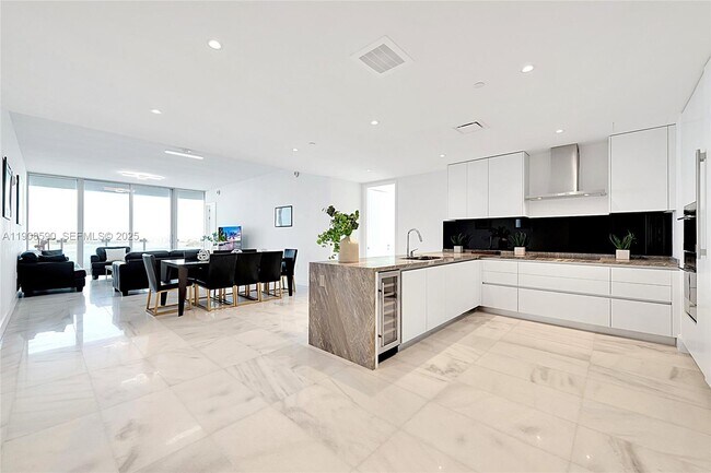 Photo - 700 NE 26th Terrace Unidad 2603