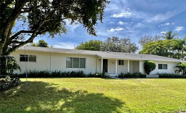 Building Photo - 5800 SW 100th St Rental