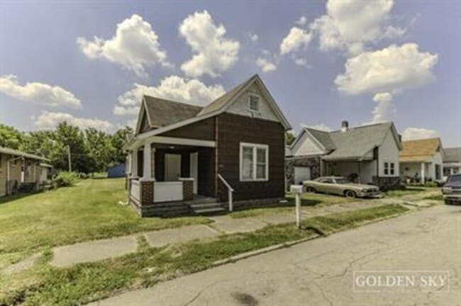 Photo - 1109 E 8th St House