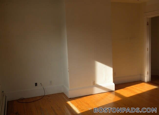 Photo - 339 Centre St Unidad 2