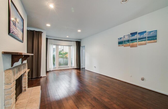 Photo - 2100 Tanglewilde St Condo Unit 391