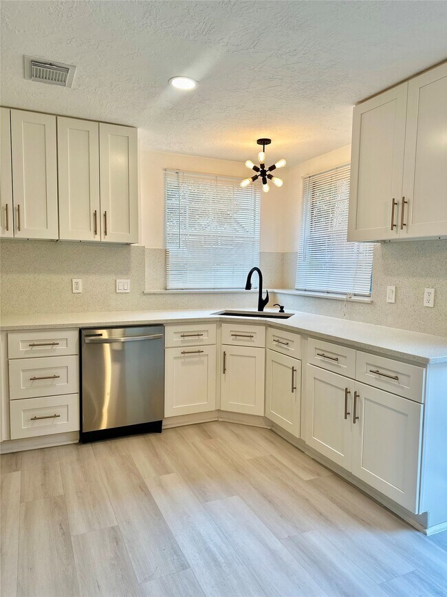 Photo - 15427 Swan Creek Dr