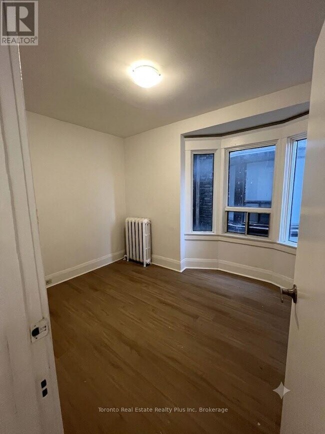 Photo - 1053 Bloor St W Unit 2nd Floor