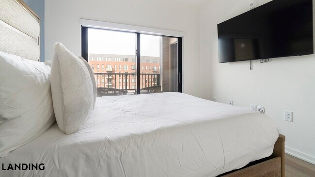 Photo - 318 W Corporation St Unit 1-207