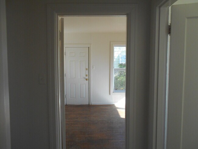 Photo - Pre-Leasing for Summer/Fall 2026 - 2/1 with hardwood floors