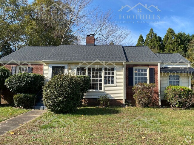 Building Photo - 3-Bedroom Home with Screened Porch and Lar...