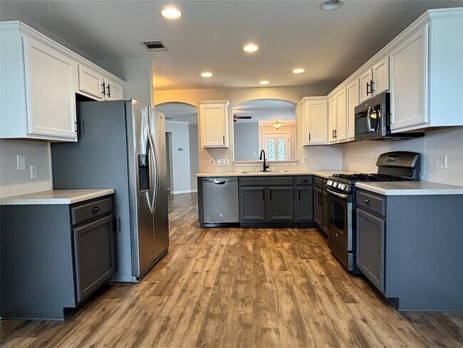 Photo - 1702 McDowell Bend