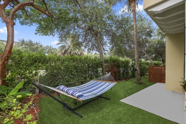 Photo - 616 NW 38th Cir
