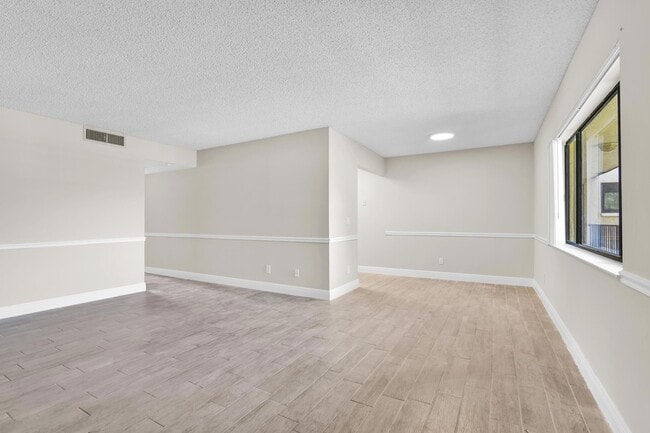 Photo - 414 Meadows Cir