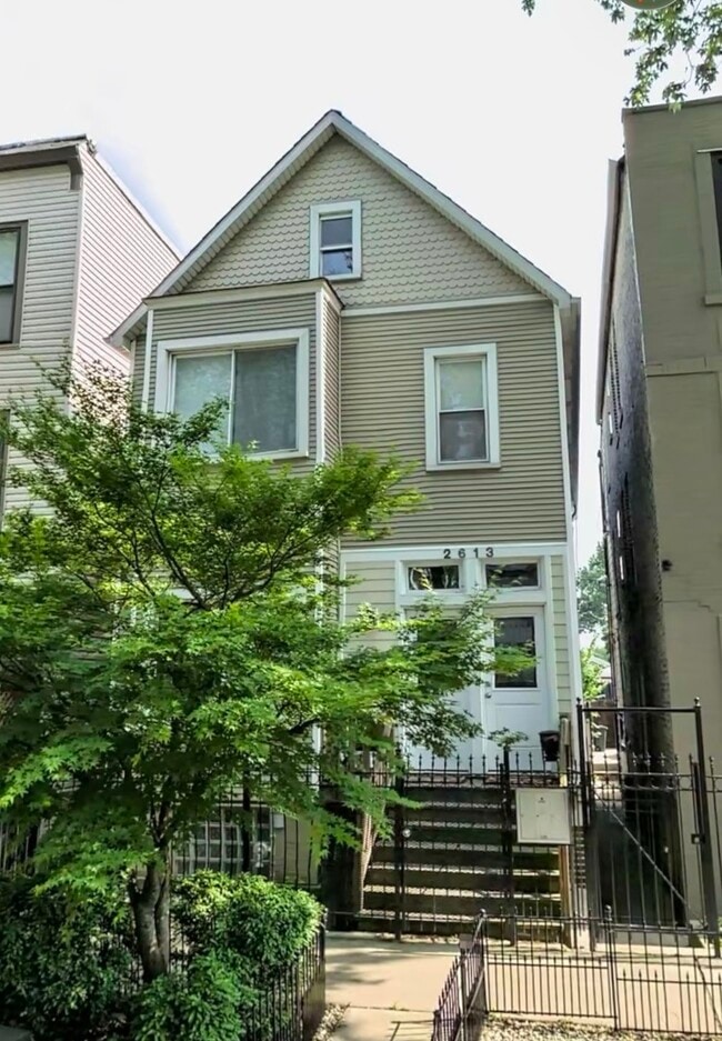 Building Photo - 2613 W Cortland St