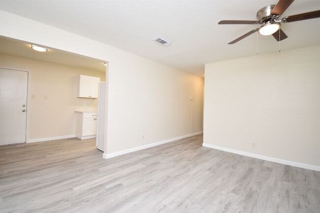 Building Photo - 220 Westward Ave Unit D