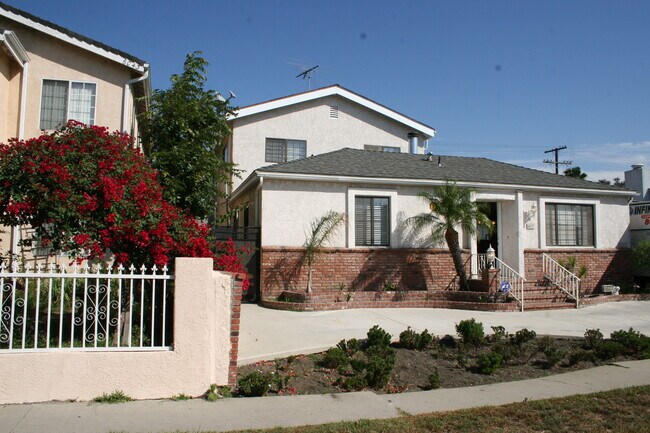 6037 Comey Ave