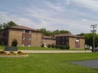 Russell Road - Russell Road Apartments