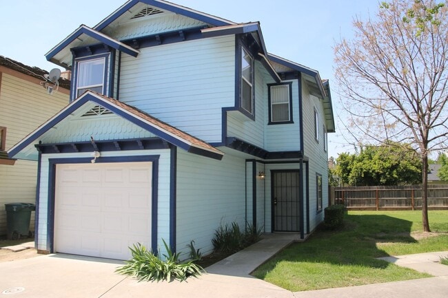 Building Photo - Cozy Home for rent in Visalia