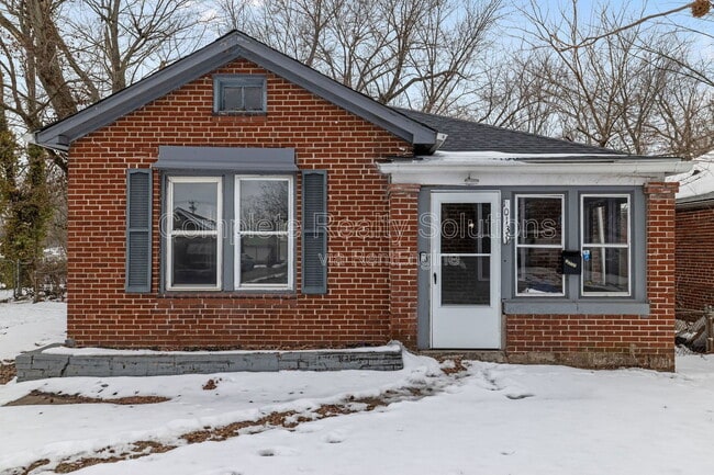 Building Photo - 10139 Royal Dr