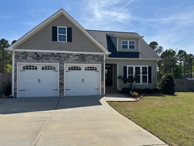 Building Photo - Like New and Move-in Ready!!