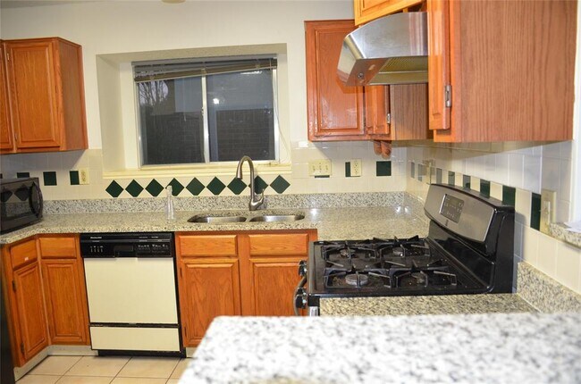 Photo - 1115 Faircrest Dr