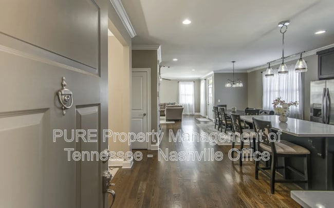 903 Cheatham Pl
