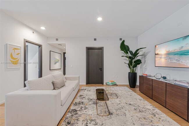 Photo - 398 NE 5th St Unidad 3017