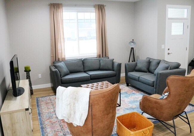 Photo - 808 Parkside Ln