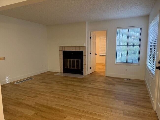 Photo - Beautiful Newly Remodeled 2BD/1BA Condo in North Boulder Unidad D